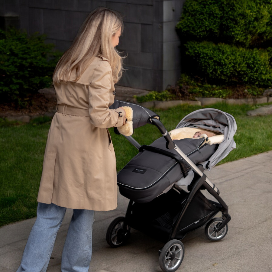 exklusiver Lammfellfußsack von Werner Christ